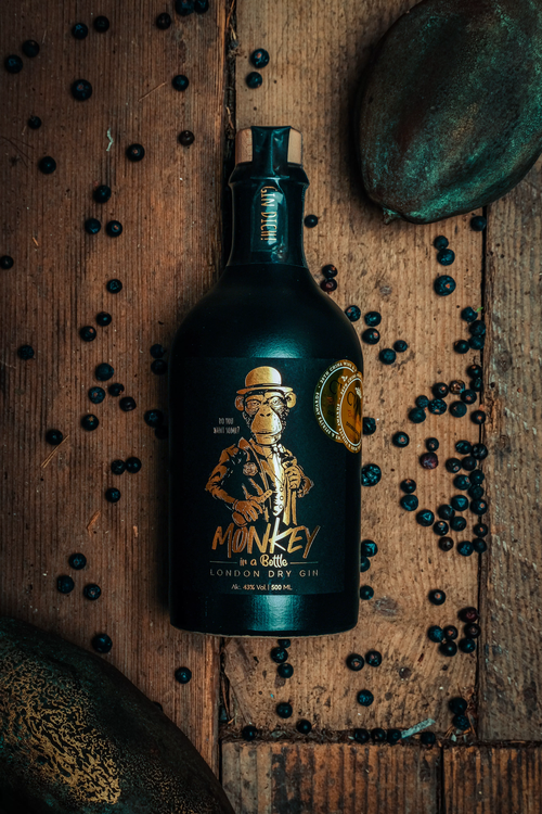 Monkey in a Bottle, Gold Edition
London Dry Gin
Distillery Aarau KLG